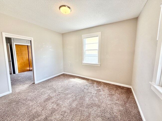 Building Photo - 1728 E Abriendo Ave