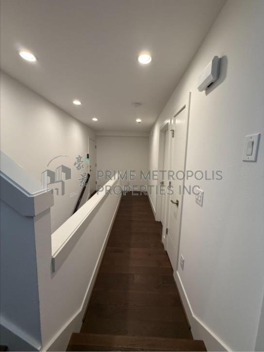 Building Photo - 2142 10th Ave W