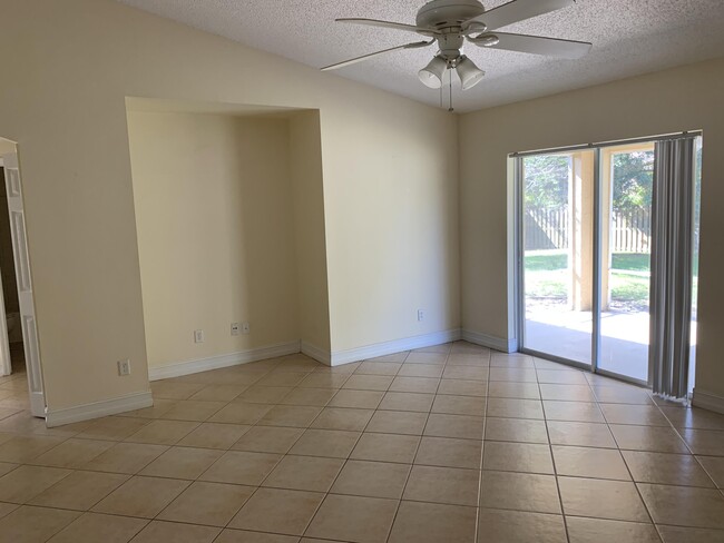 Building Photo - 269 SW Ridgecrest Dr