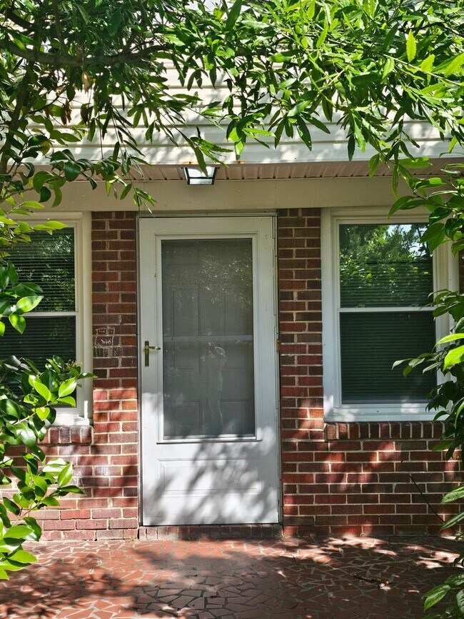 Building Photo - 348 Virginian Dr unit A