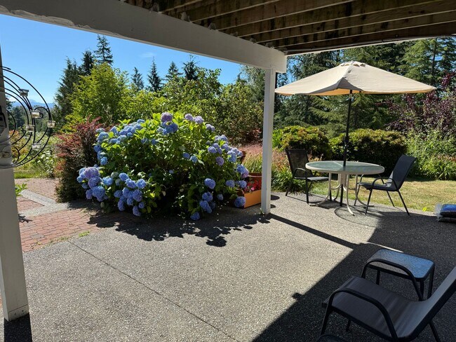 Building Photo - Fully Furnished ALL UTILITIES INCLUDED