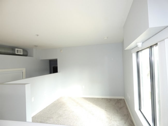 Building Photo - 889 Date St