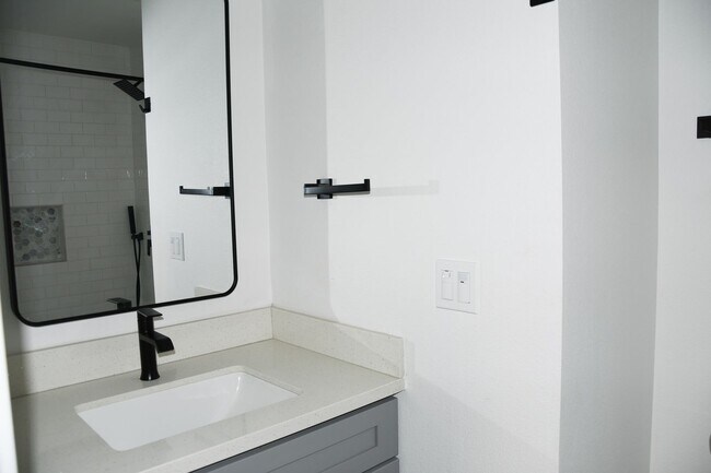 Building Photo - Valencia (994)