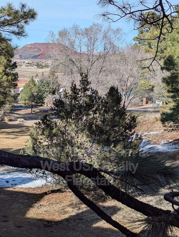 Building Photo - 5701 N Villa Cir