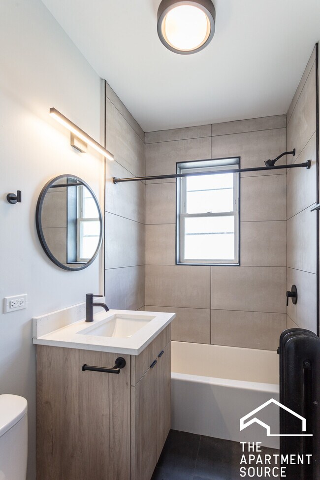 Building Photo - 4011a North Lowell Ave. Unit 3