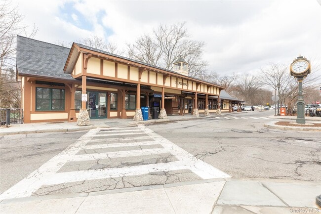 Building Photo - 192 Garth Rd