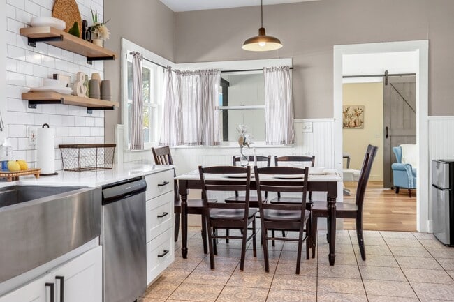 Building Photo - 569 Wright Ave