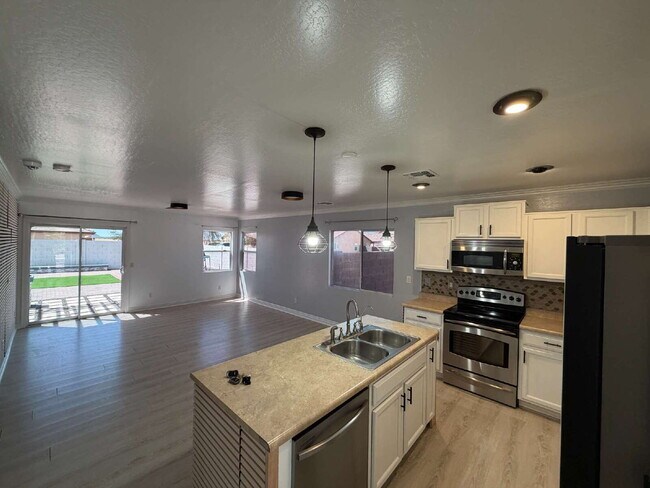 Building Photo - 3907 E Pinto Valley Rd