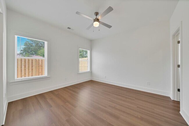 Building Photo - One Level Home with Garage and Fenced Back...