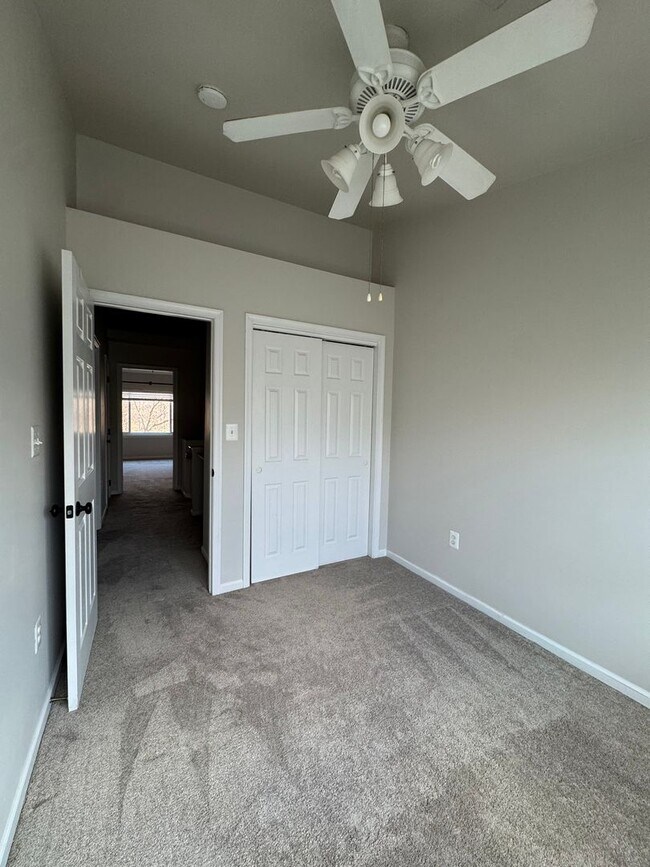 Building Photo - Well-Located 3BR, 2-Full, and 2-Half Bath Townhouse w/ One-Car Garage in Sterling, VA