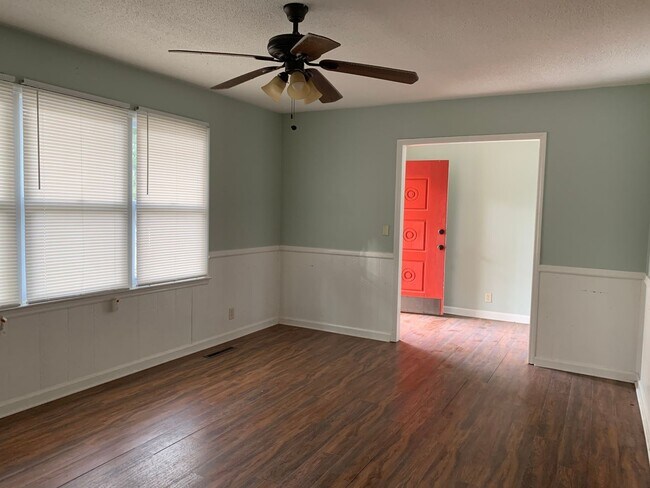 Building Photo - Country Setting 3/2 Located in Lake Park, GA