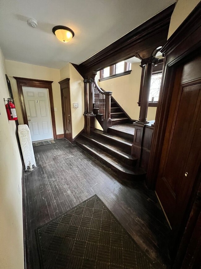 Building Photo - 1317 E 2nd St