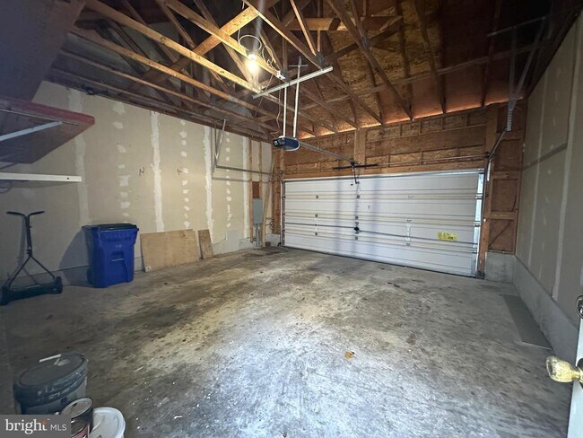 Building Photo - 9430 Dunraven St