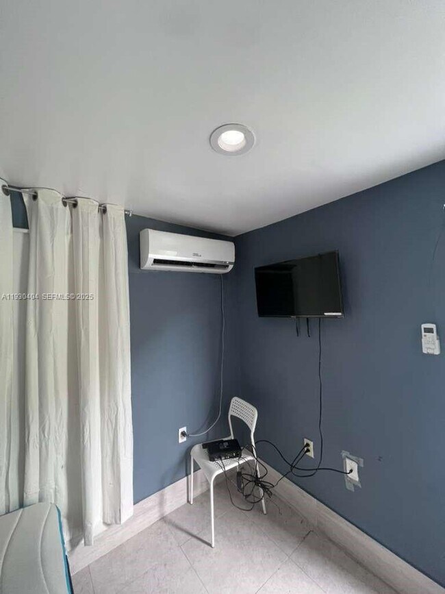 Building Photo - 3101 SW 14th St