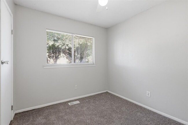 Building Photo - 905 Craig Dr