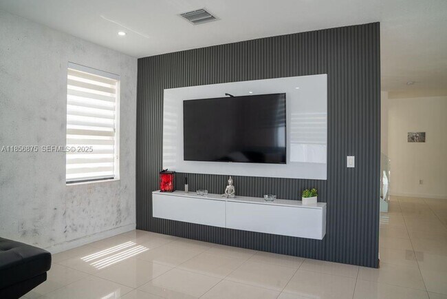 Building Photo - 3521 W 86th Terrace