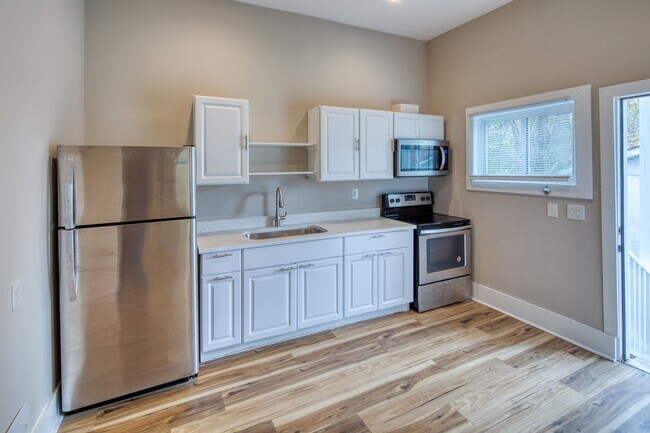 Building Photo - 2 Bed, 2 Bath Available Now!