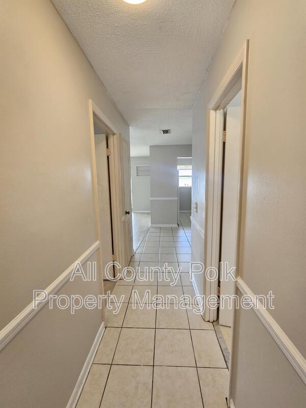 Building Photo - 929 S Buena Vista Dr
