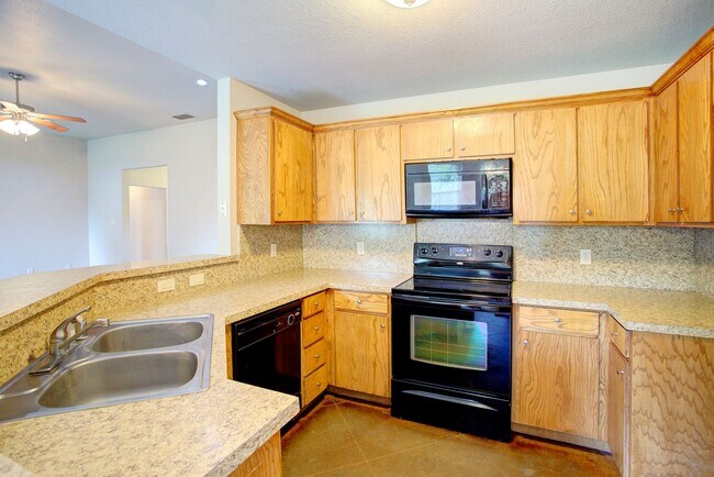 Building Photo - Available July | 4-bedroom 2 bath home in ...