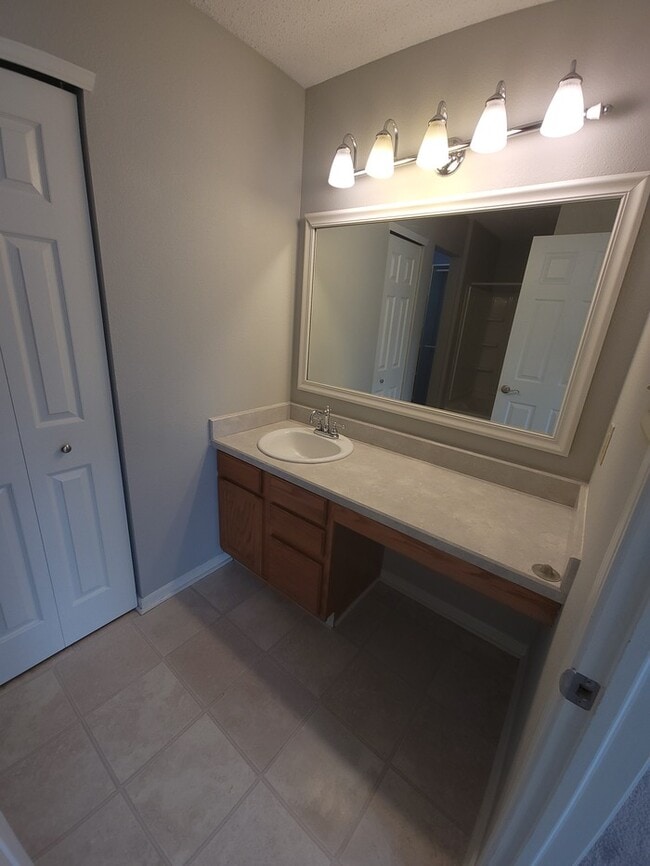 Building Photo - Exquisite Fishers Home