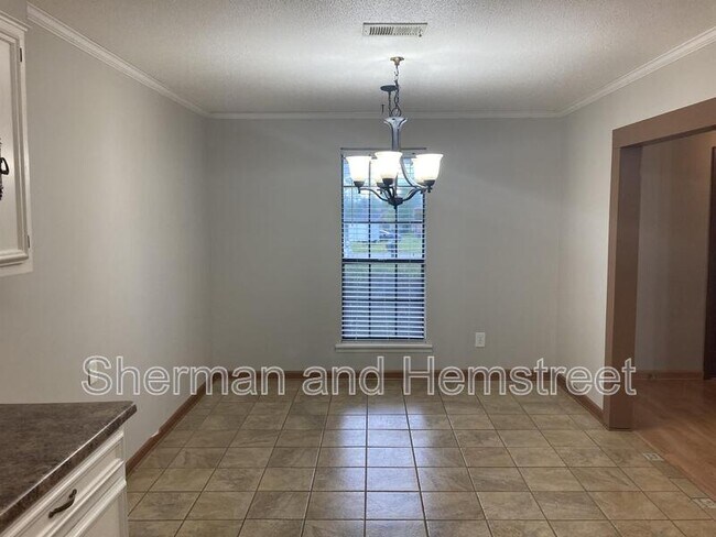 Building Photo - 267 Sioux Ct