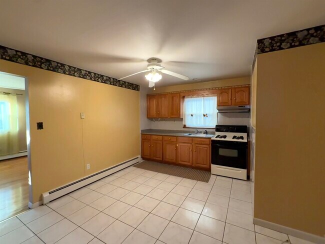 Building Photo - 20 Beech St