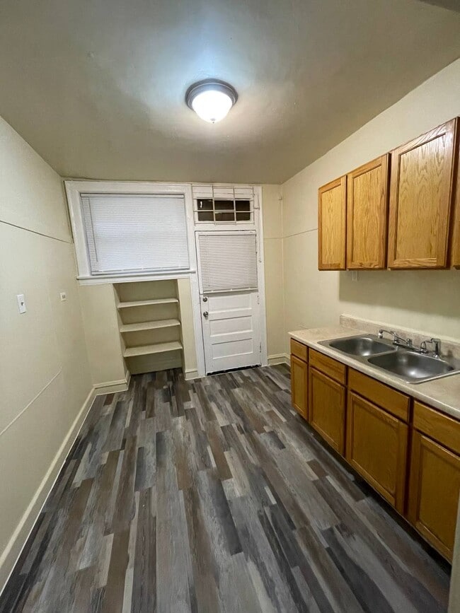 Building Photo - 7400-7410 S Chappel Ave