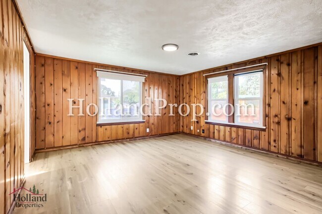 Building Photo - Welcome Home to Your Perfect Hillsboro Retreat!