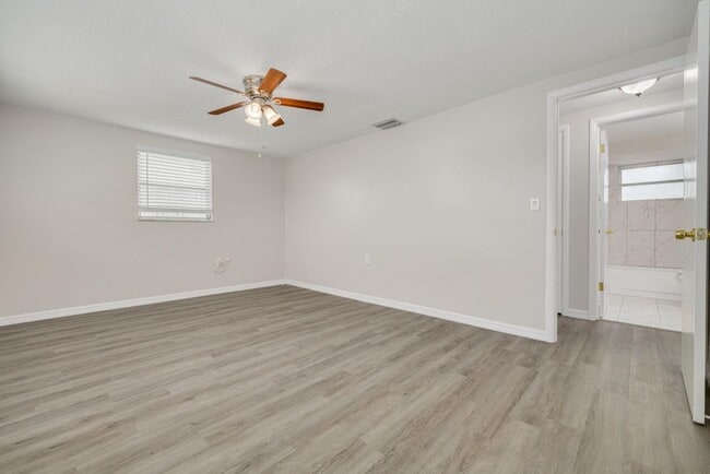 Building Photo - 5135 Cardiff Dr