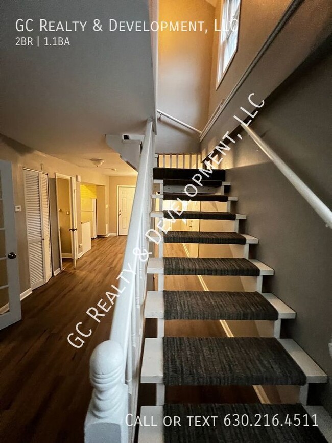 Building Photo - ***3LINCOLN PARK - COACH HOUSE / 2 BDRM + ...