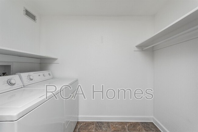 Building Photo - 3117 E Michigan St