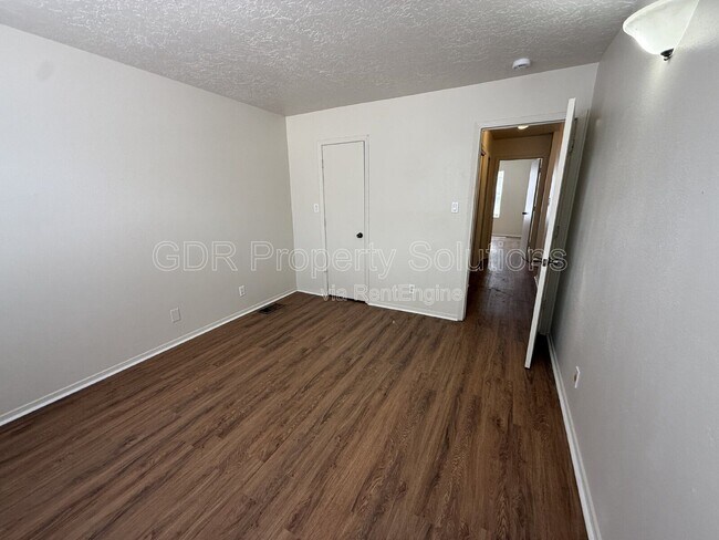 Building Photo - 1928 Buena Vista Dr SE