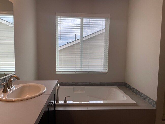 Building Photo - 4 Bed 2.5 Bath Home! Located near the Ridgefield Outdoor Recreation Center, equestrian facilities...