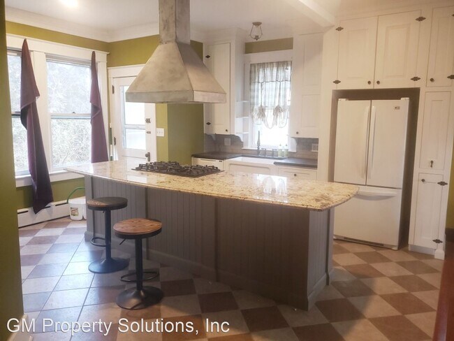 Building Photo - 3 br, 1.5 bath House - 515 S Spruce Street