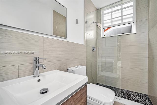 Building Photo - 1135 Asturia Ave