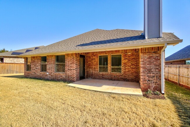 Building Photo - Charming 3-Bed Oasis in East Edmond