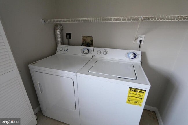 Building Photo - 11206 Barnswallow Pl