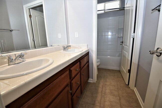 Building Photo - 3303 Southerland Rd