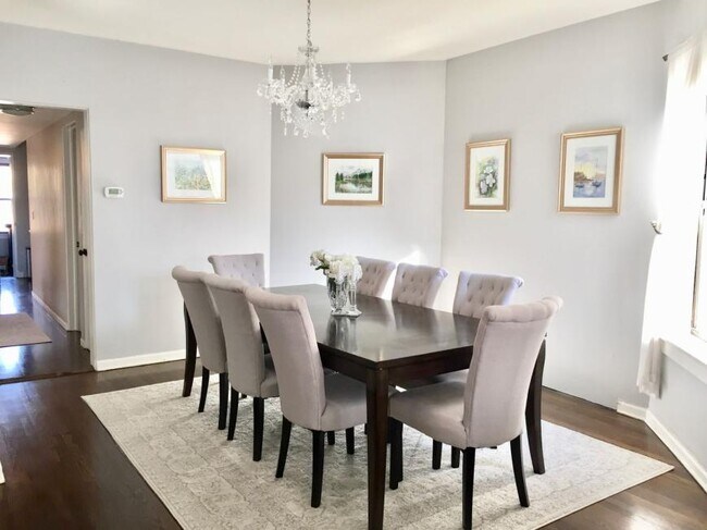 Building Photo - 2 bedroom in Chicago IL 60657