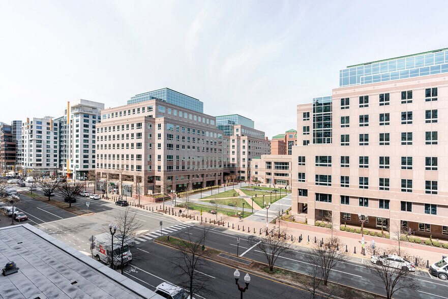 Building Photo - 3444 Fairfax Dr