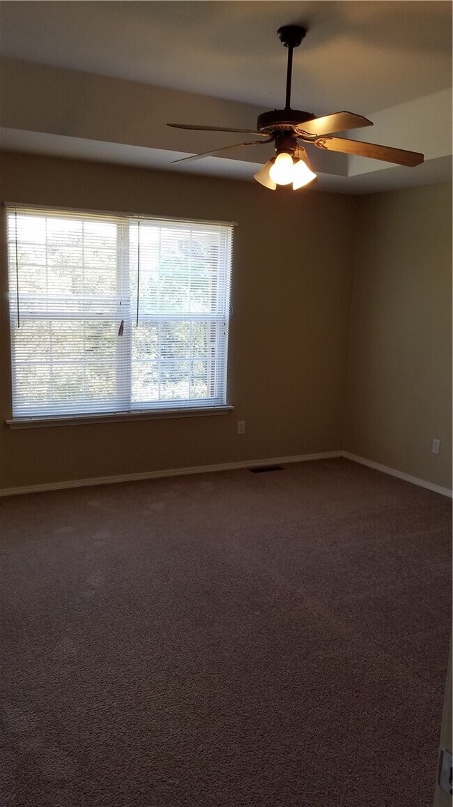 Building Photo - 17 Slifer Dr