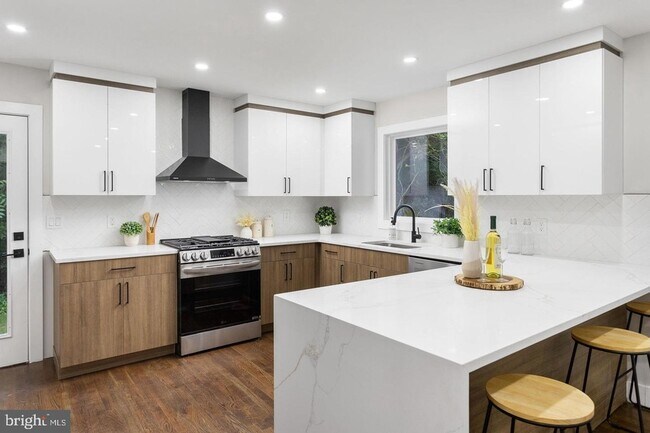 Building Photo - 6 Ryan Rd