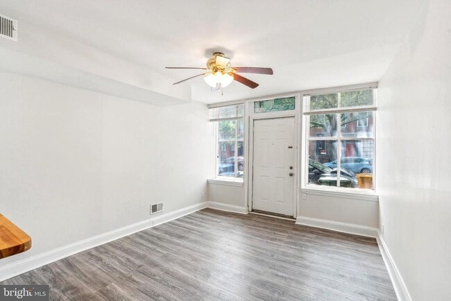 Primary Photo - 822 W Lombard St