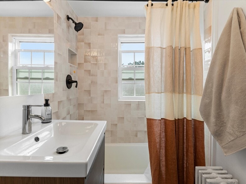 Building Photo - 6003 E 28th Ave