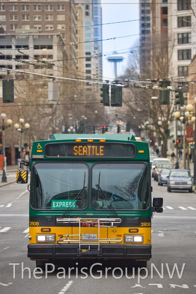 Building Photo - Gorgeous Green Lake Condo * 1 Block to Park Entrance, Onsite Retail, Garage Pkg, EZ Commute!