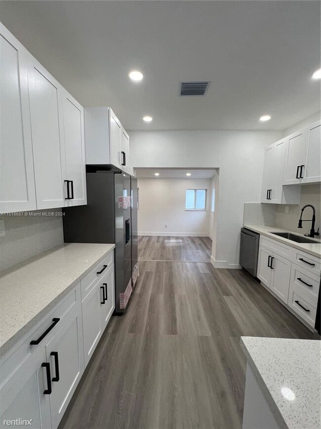 Building Photo - 3 br, 2.5 bath House - 5511 NW 1st Ave # 5511