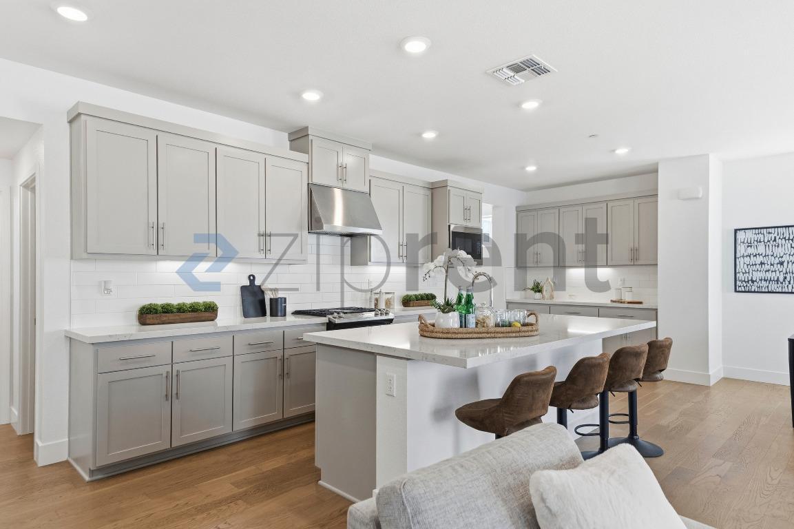 Building Photo - 37380 Watersail Way