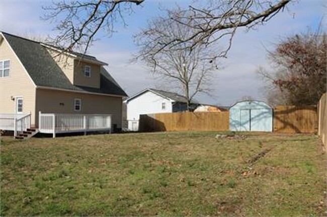 Building Photo - Quaint 4 Bedroom house