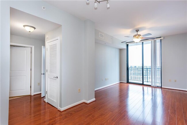 Building Photo - 3040 Peachtree Rd NW