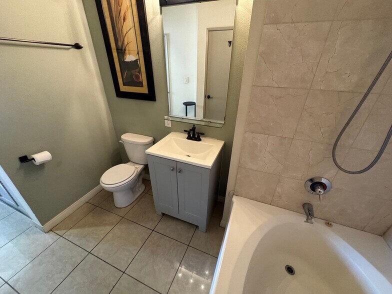 Building Photo - 488 E Ocean Blvd